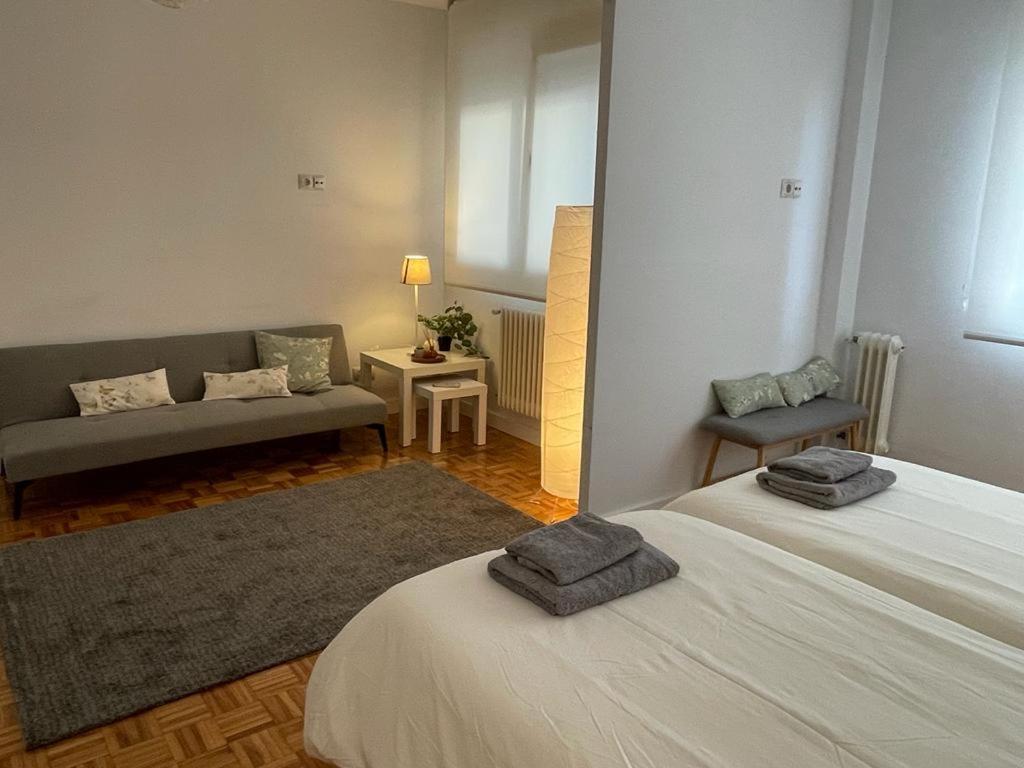 Apartamento Vivienda en el centro histórico con garaje Oviedo Exterior foto