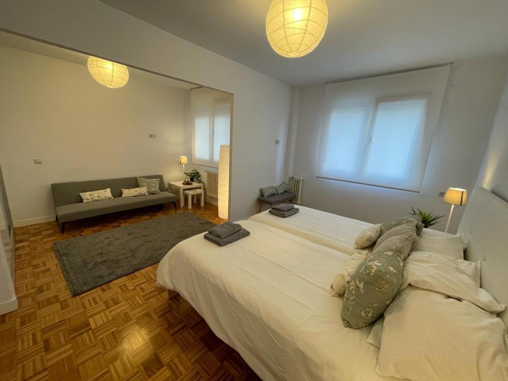 Apartamento Vivienda en el centro histórico con garaje Oviedo Exterior foto
